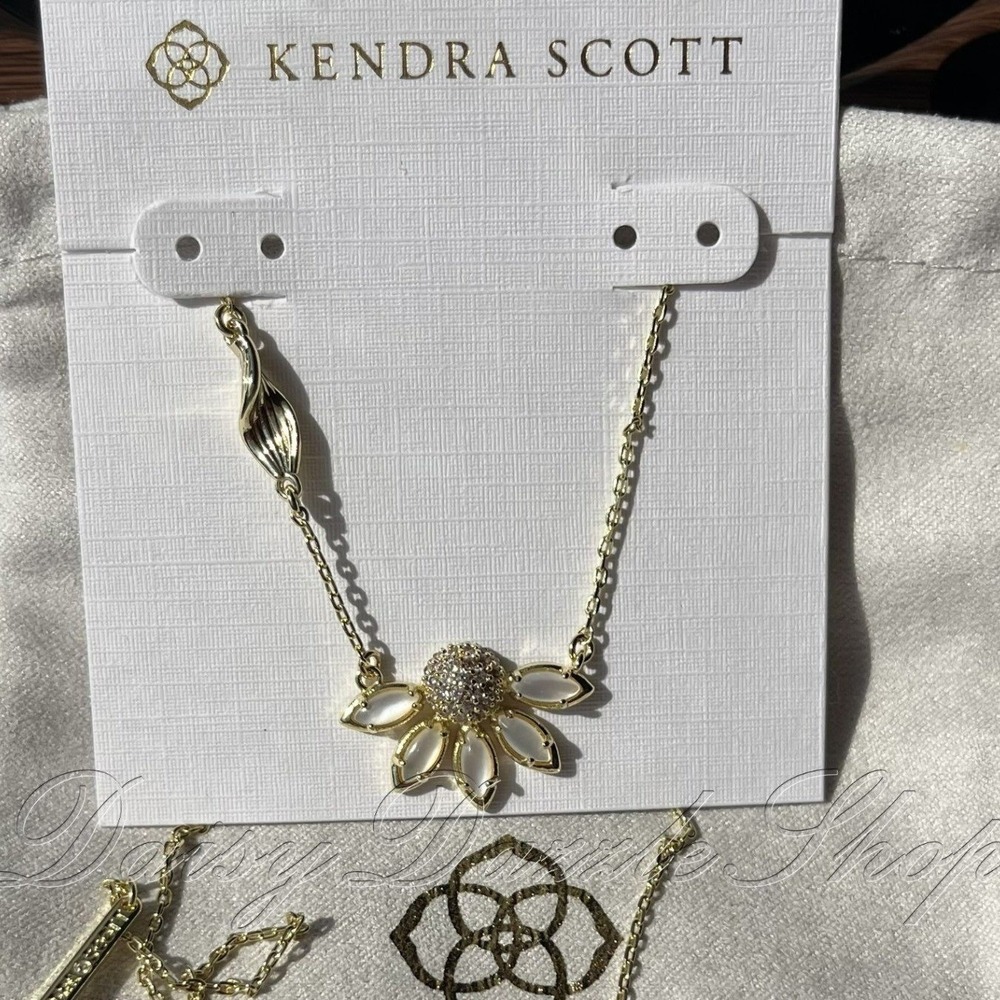 ✨New Kendra Scott Ivory Gold Plated Anya Flower Short Pendant Necklace 🌼